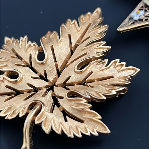 Vintage Pin Collection - Picture 4 of 6